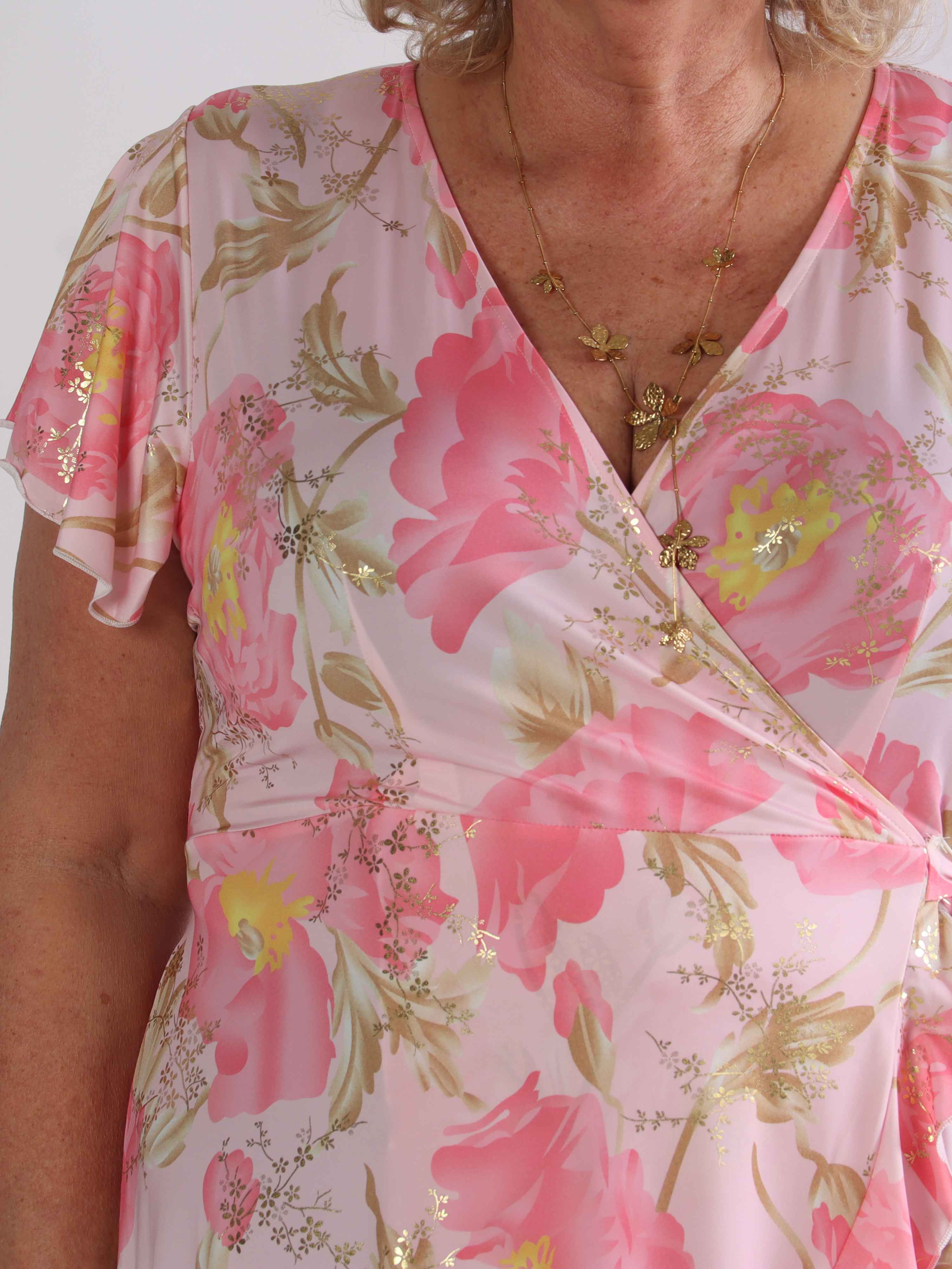 Savina Botanic S/S - Blommig plus size klänning med omlott och volangärmar